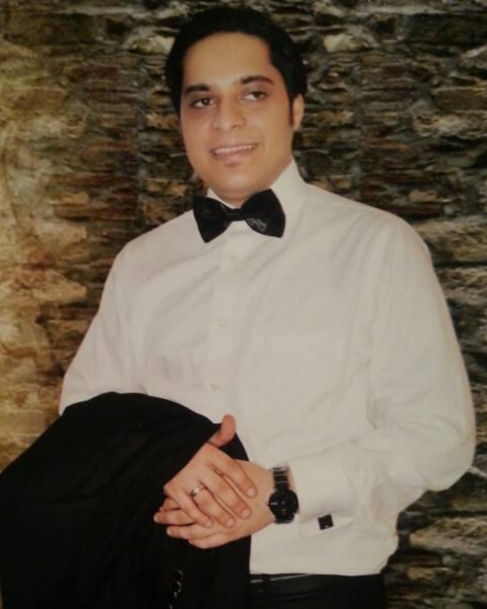 Portrait of Taimoor Bamazai